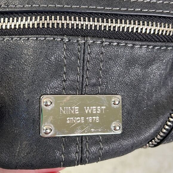 Nine West Black With Silver Tone Chain - Picture 2 of 7